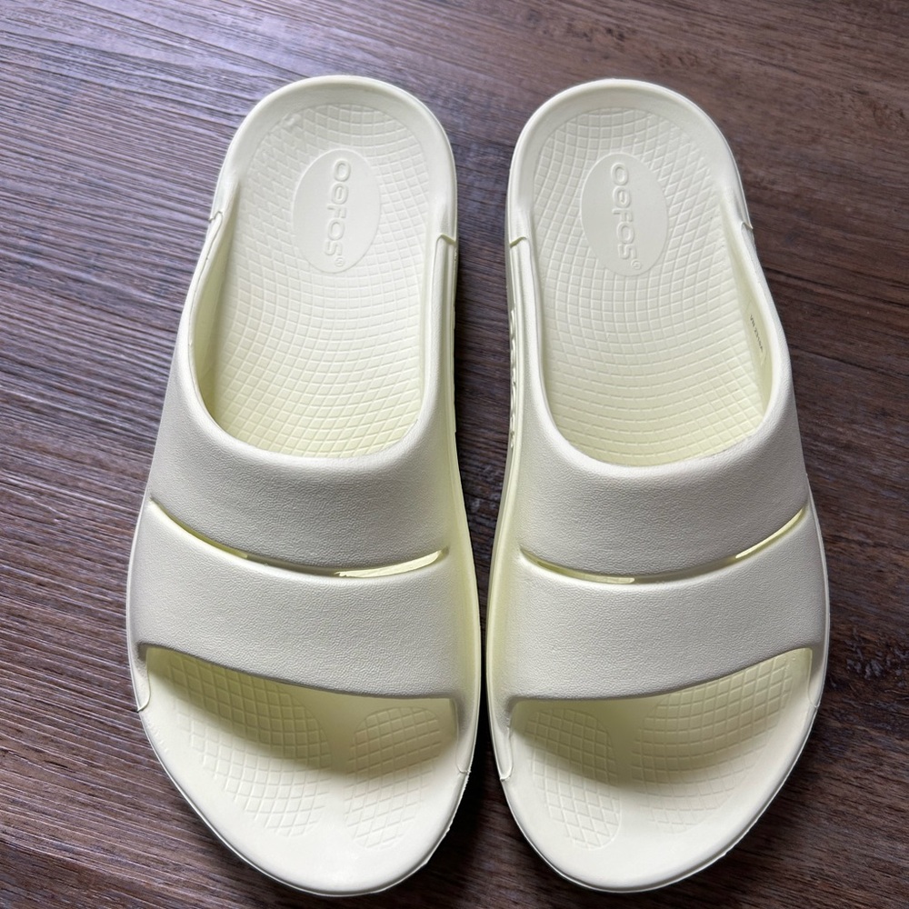 OOFOS Women’s Slide Sandals in Pale Yellow - Picture 10 of 13